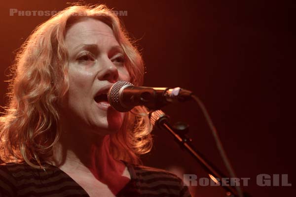 DEAN WAREHAM PLAYS GALAXIE 500 - 2011-02-19 - PARIS - La Fleche d'Or - 